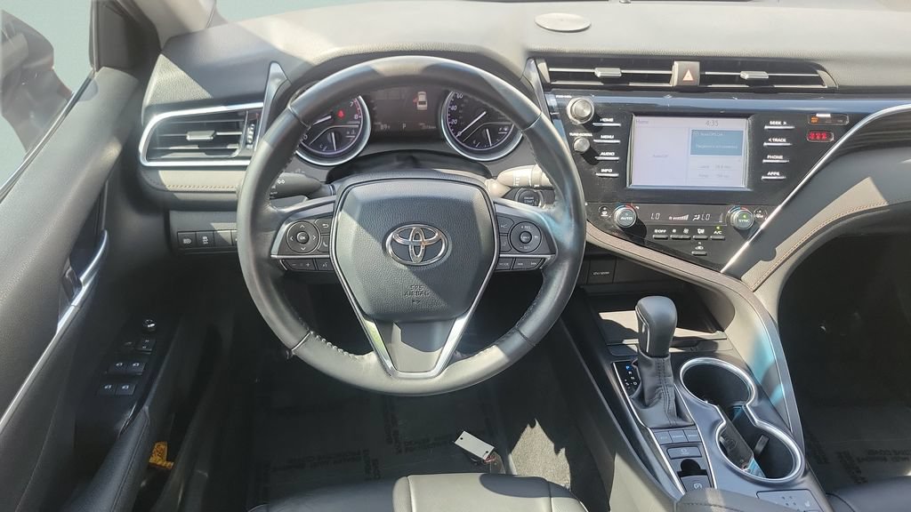 Used 2018 Toyota Camry XLE FWD image 13