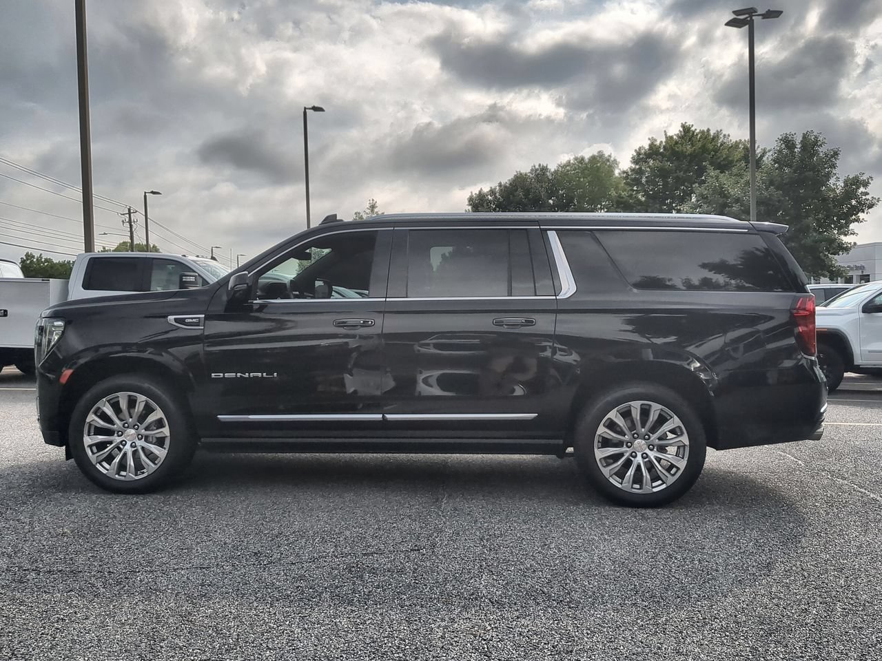 Used 2022 GMC Yukon XL Denali AWD/4WD image 5
