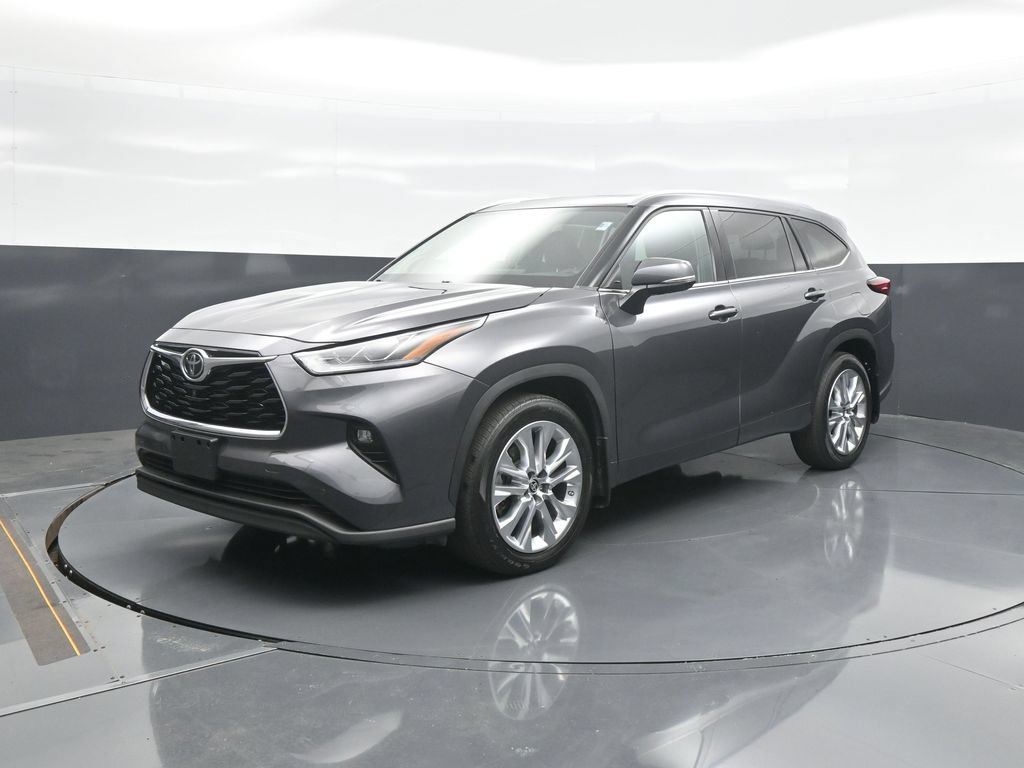 Used 2022 Toyota Highlander Limited AWD/4WD image 3