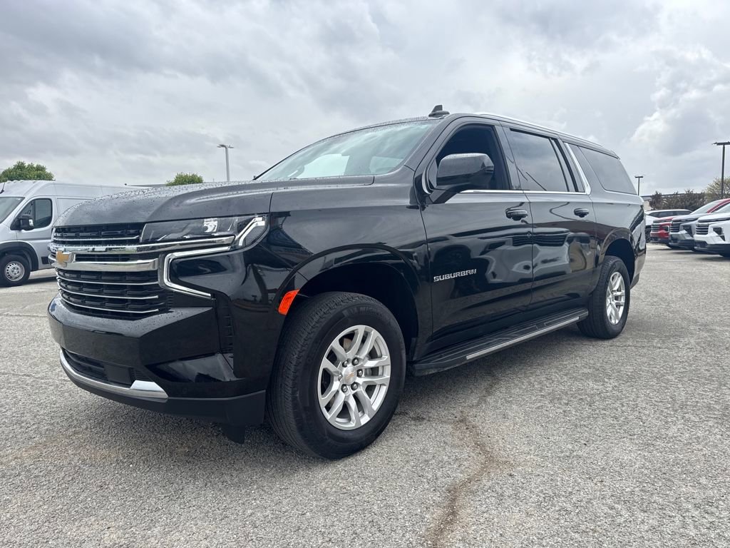 Used 2024 Chevrolet Suburban LT image 2