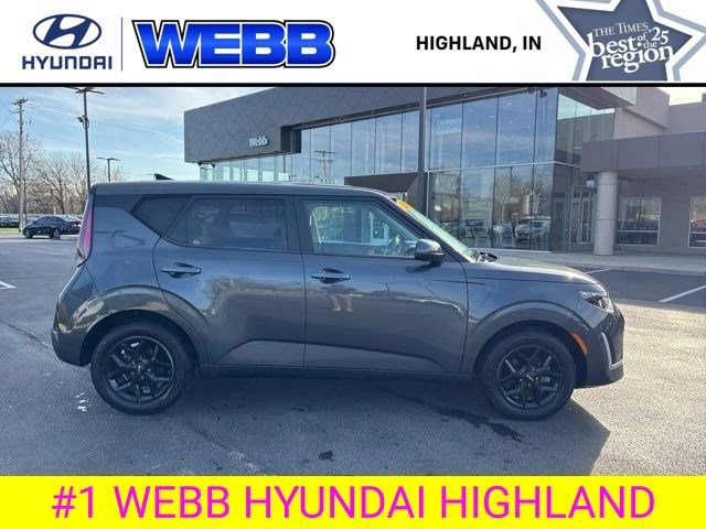 Used 2024 Kia Soul LX w/ Option Group 015 FWD image 3