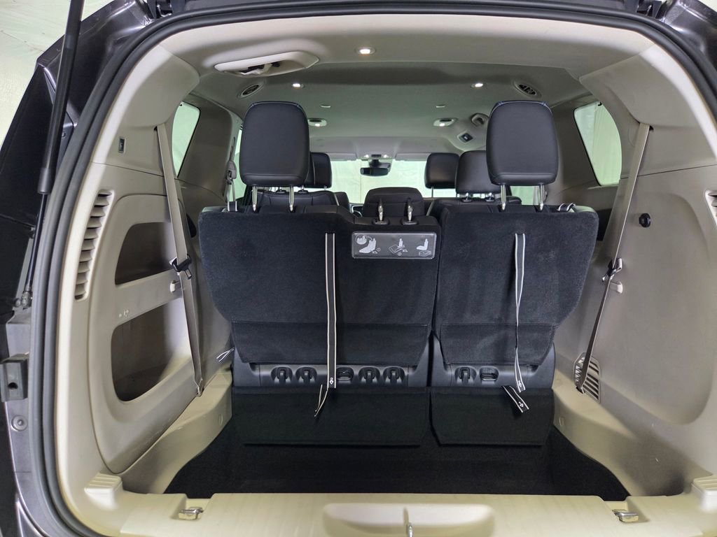 Used 2021 Chrysler Pacifica Touring-L FWD image 23
