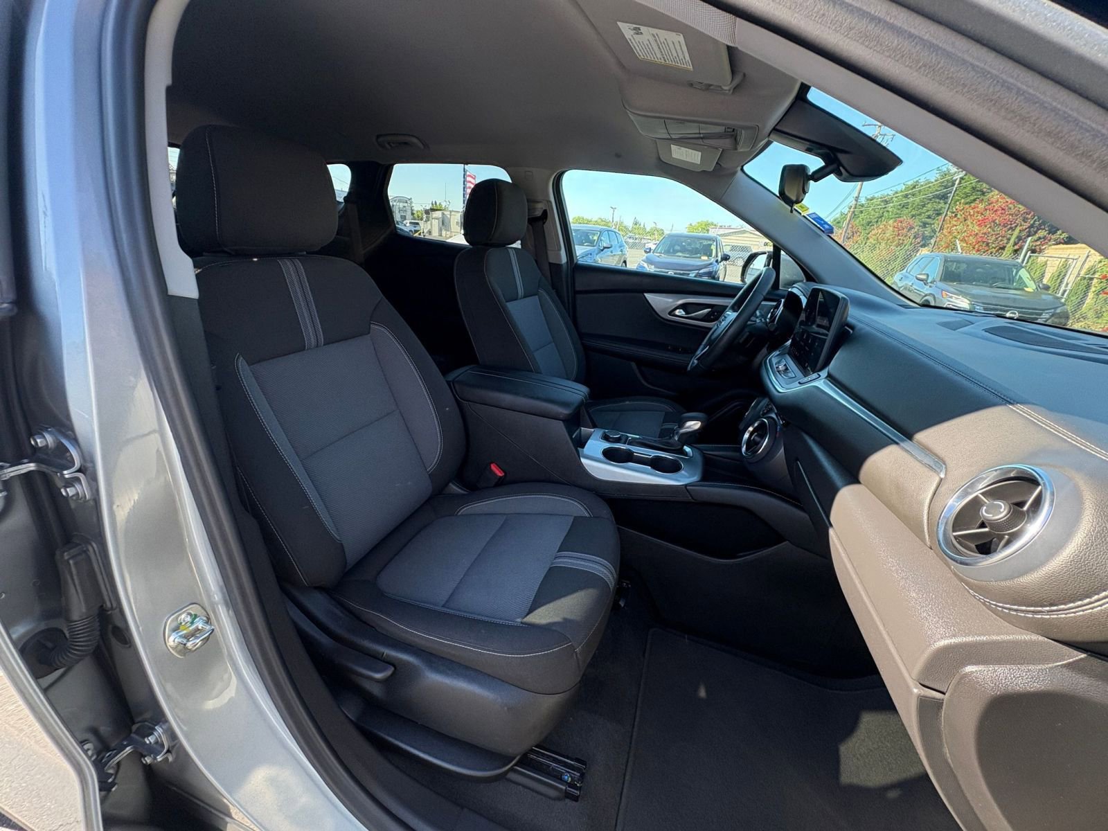 Used 2025 Chevrolet Blazer LT image 38