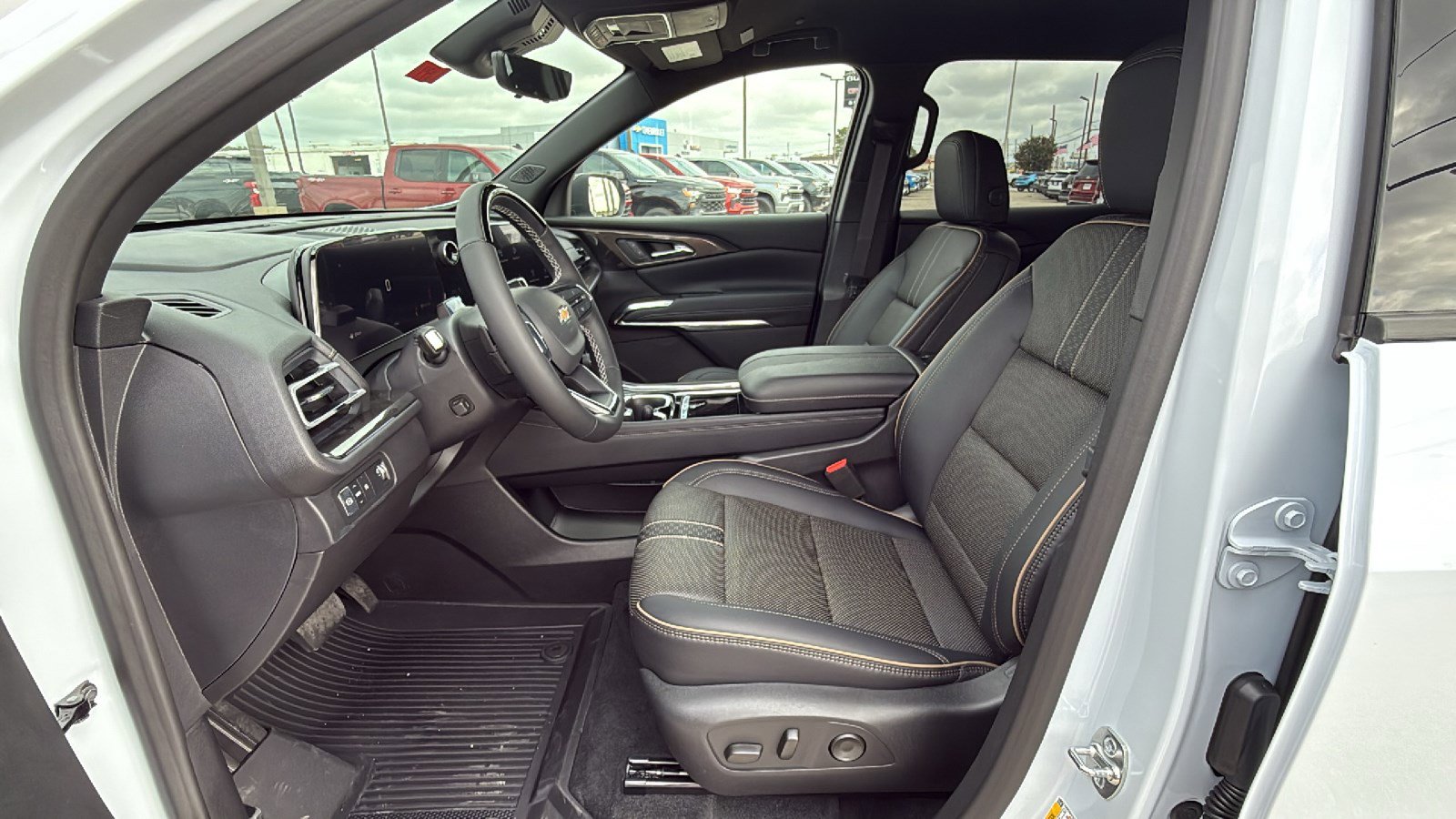 New 2026 Chevrolet Traverse High Country w/ LPO, Floor Liner Package image 11