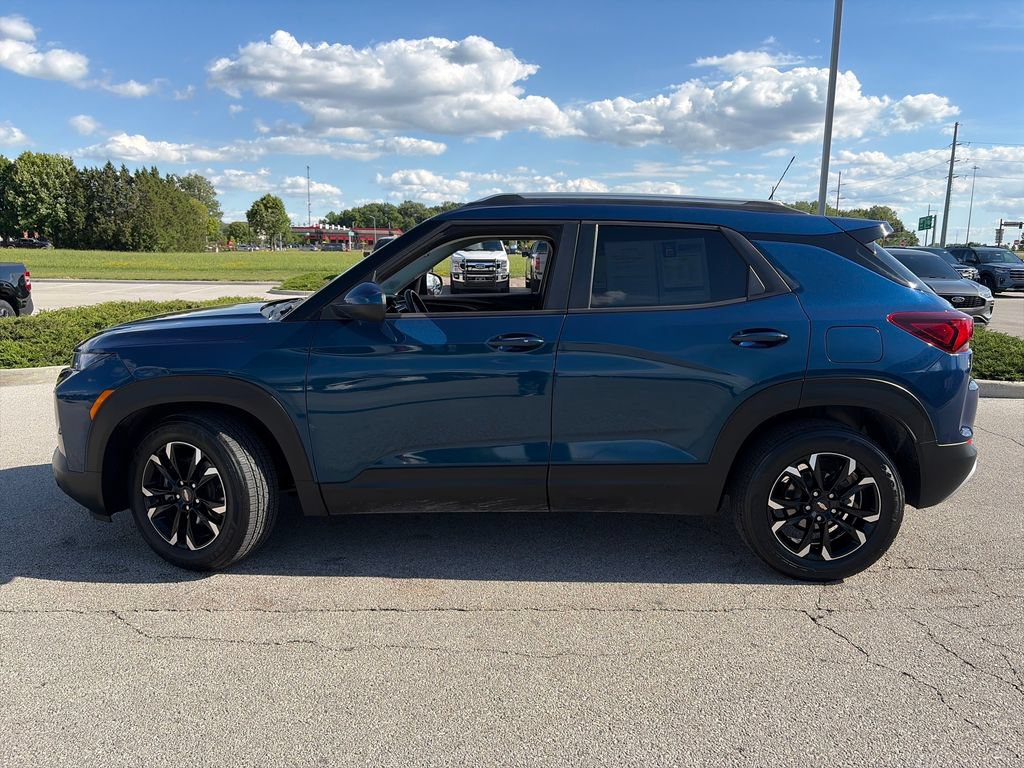 Used 2021 Chevrolet TrailBlazer LT w/ Premium Seating Package FWD image 4