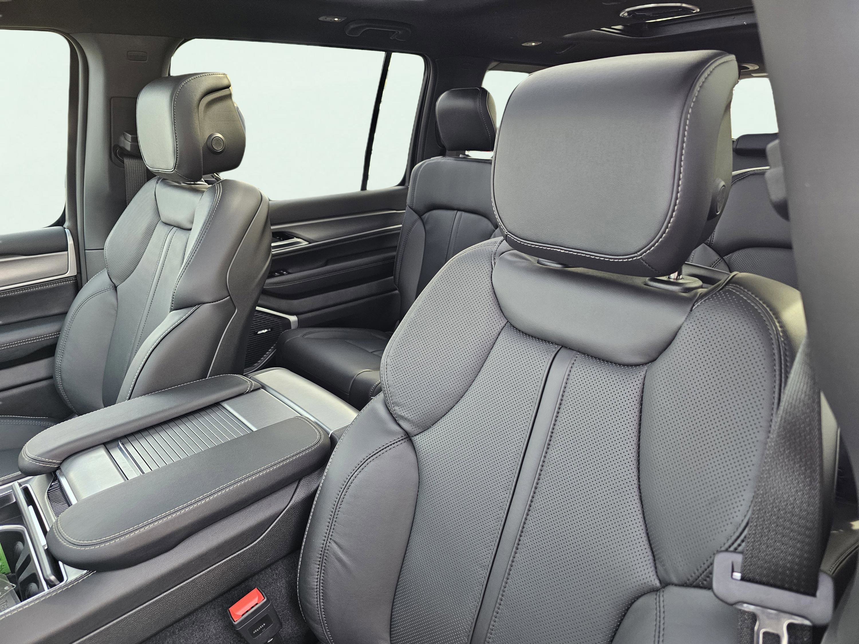 New 2026 Jeep Grand Wagoneer 4WD w/ Premium Group I image 18