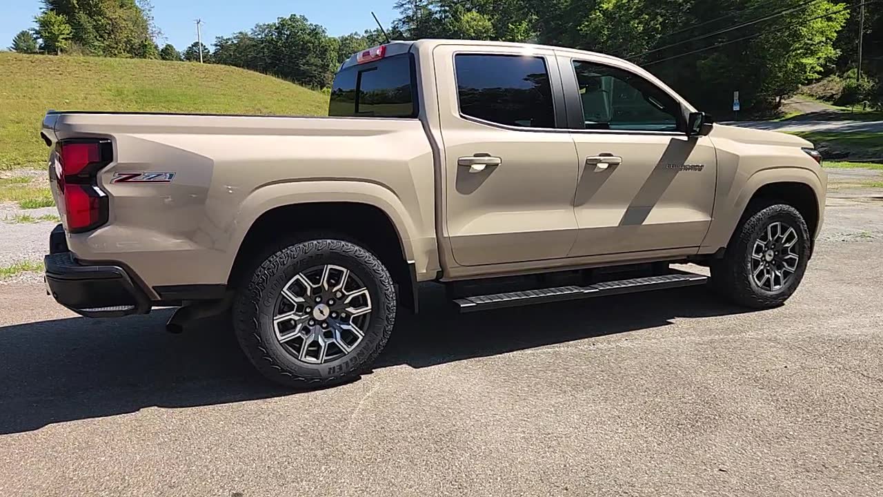 Used 2024 Chevrolet Colorado Z71 w/ Z71 Convenience Package 2 AWD/4WD image 6