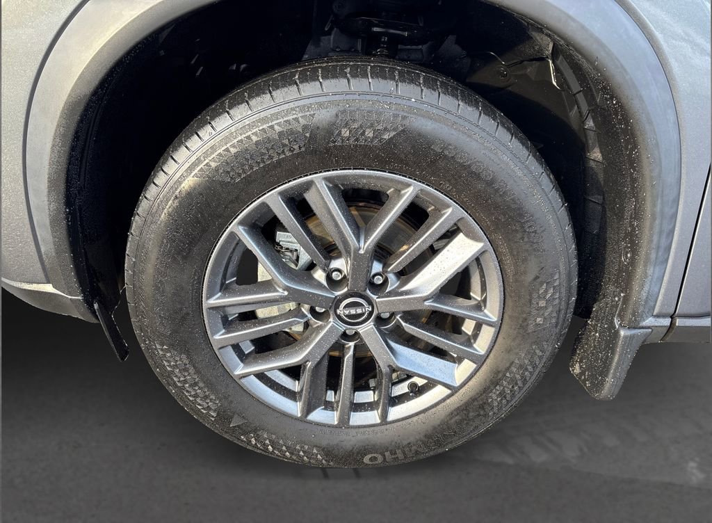 Used 2023 Nissan Rogue S image 12