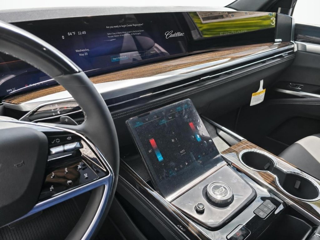 New 2026 Cadillac Escalade 4WD w/ LPO, Floor Liner Package image 27
