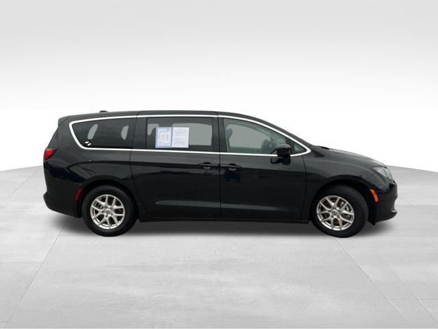 Used 2023 Chrysler Voyager LX FWD image 7