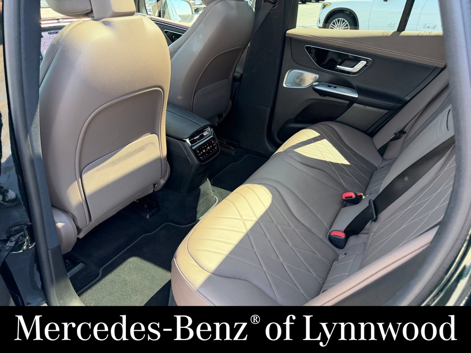 Used 2023 Mercedes-Benz EQE 500 4MATIC SUV image 16