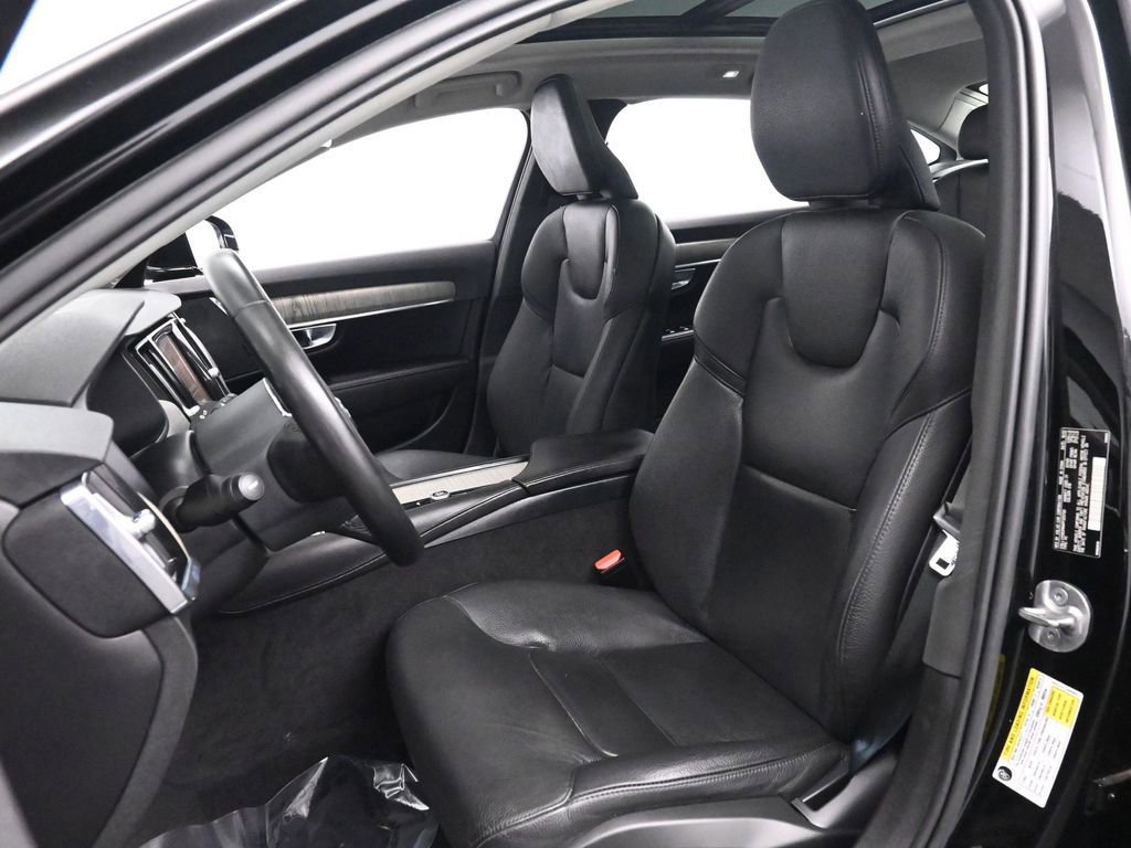 Used 2023 Volvo S90 B6 Plus image 12