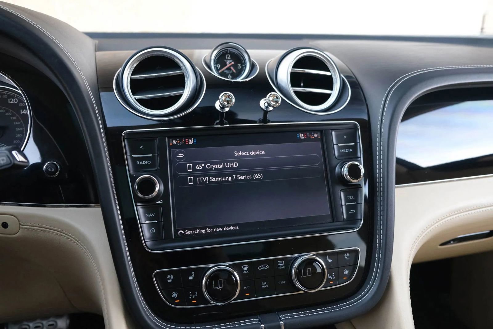 Used 2018 Bentley Bentayga image 42