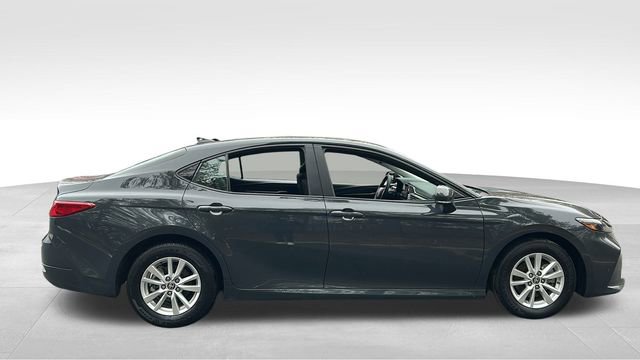 Used 2025 Toyota Camry LE image 28