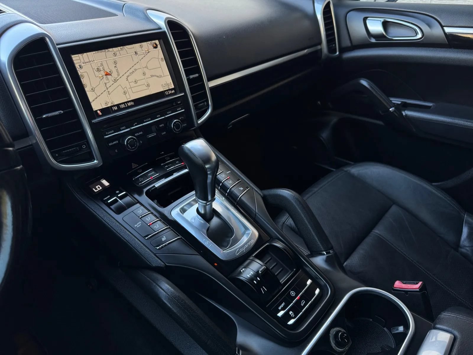 Used 2011 Porsche Cayenne AWD/4WD image 31
