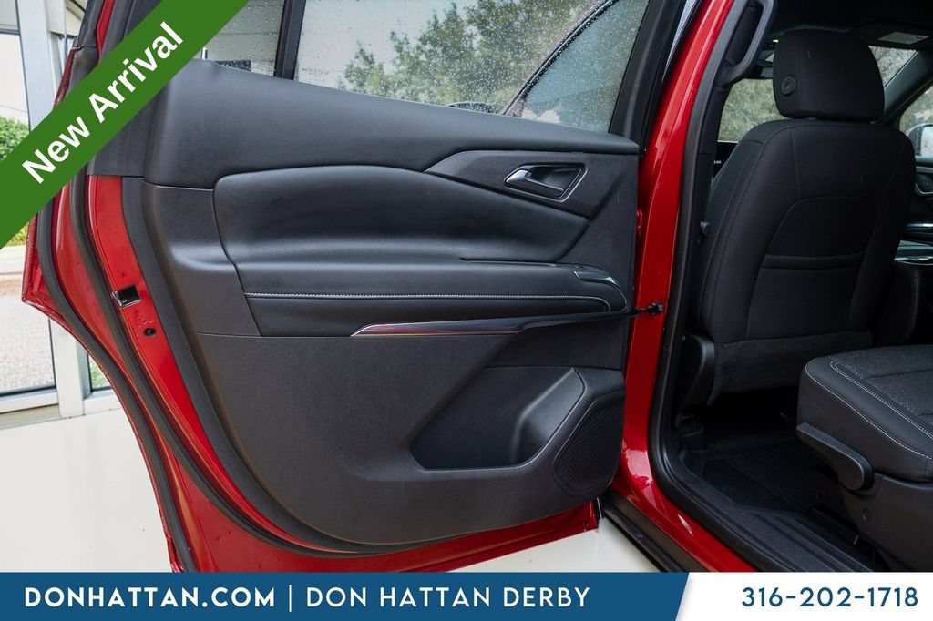 Used 2025 Chevrolet Traverse LT w/ LPO, Floor Liner Package FWD image 19