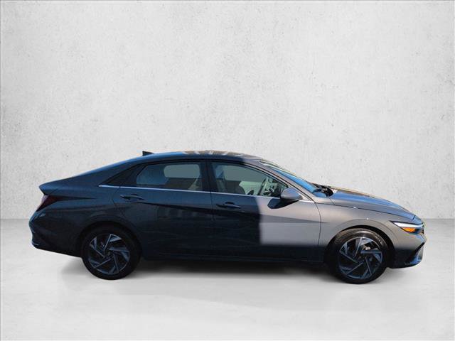 Used 2024 Hyundai Elantra SEL w/ Convenience Package image 4