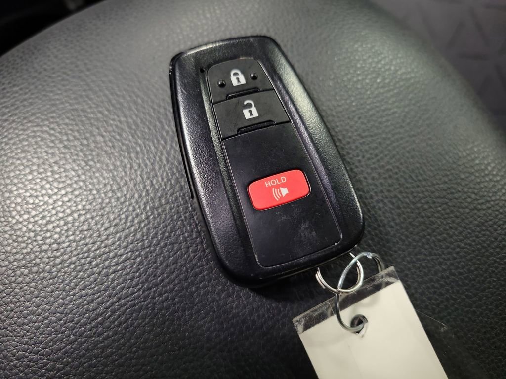 Used 2022 Toyota RAV4 XLE image 16