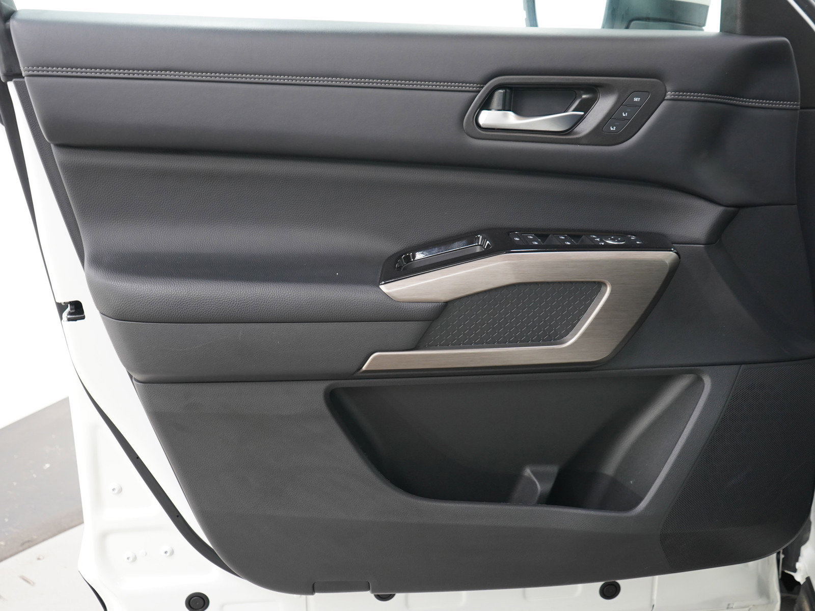 Used 2023 Nissan Pathfinder Platinum image 22