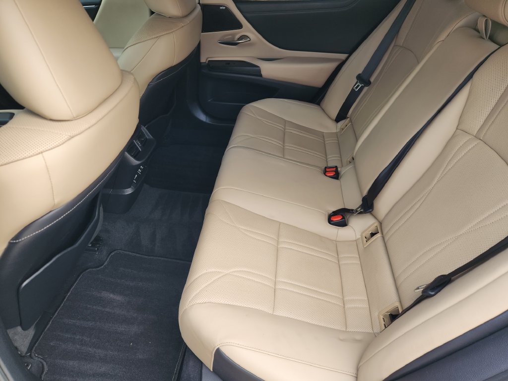 Used 2019 Lexus ES 350 Ultra Luxury w/ Accessory Package 2 FWD image 30