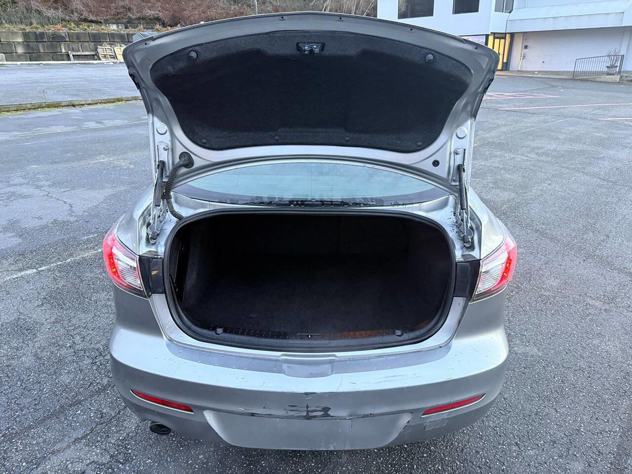 Used 2013 MAZDA MAZDA3 i SV w/ Convenience Pkg image 11