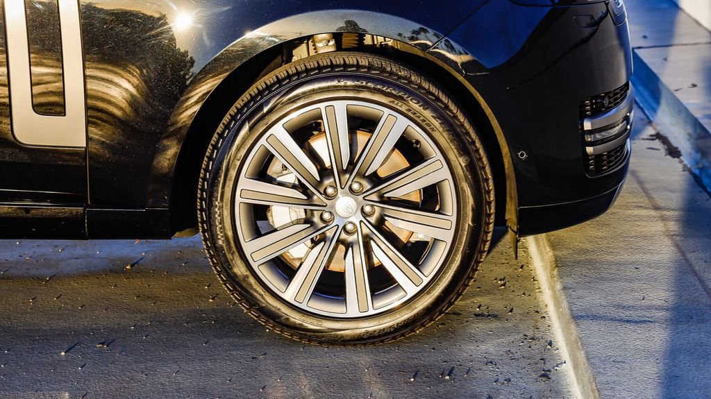 Used 2023 Land Rover Range Rover SE image 11