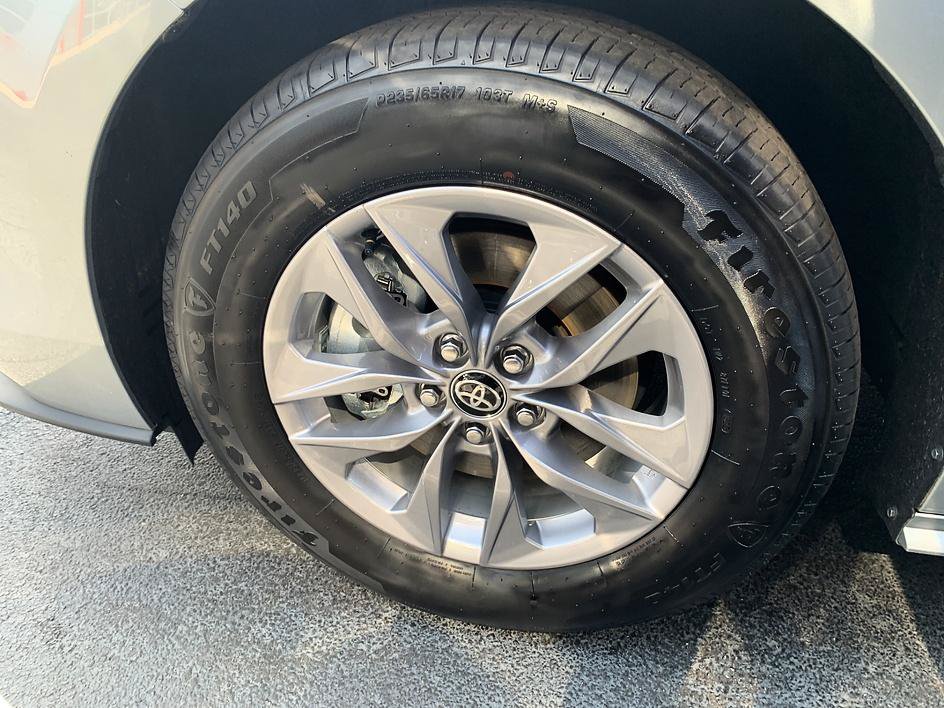 Certified 2025 Toyota Sienna XLE FWD image 8