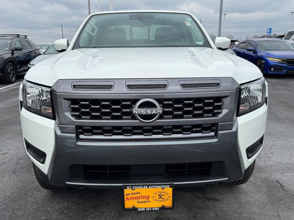 Used 2025 Nissan Frontier SV image 9