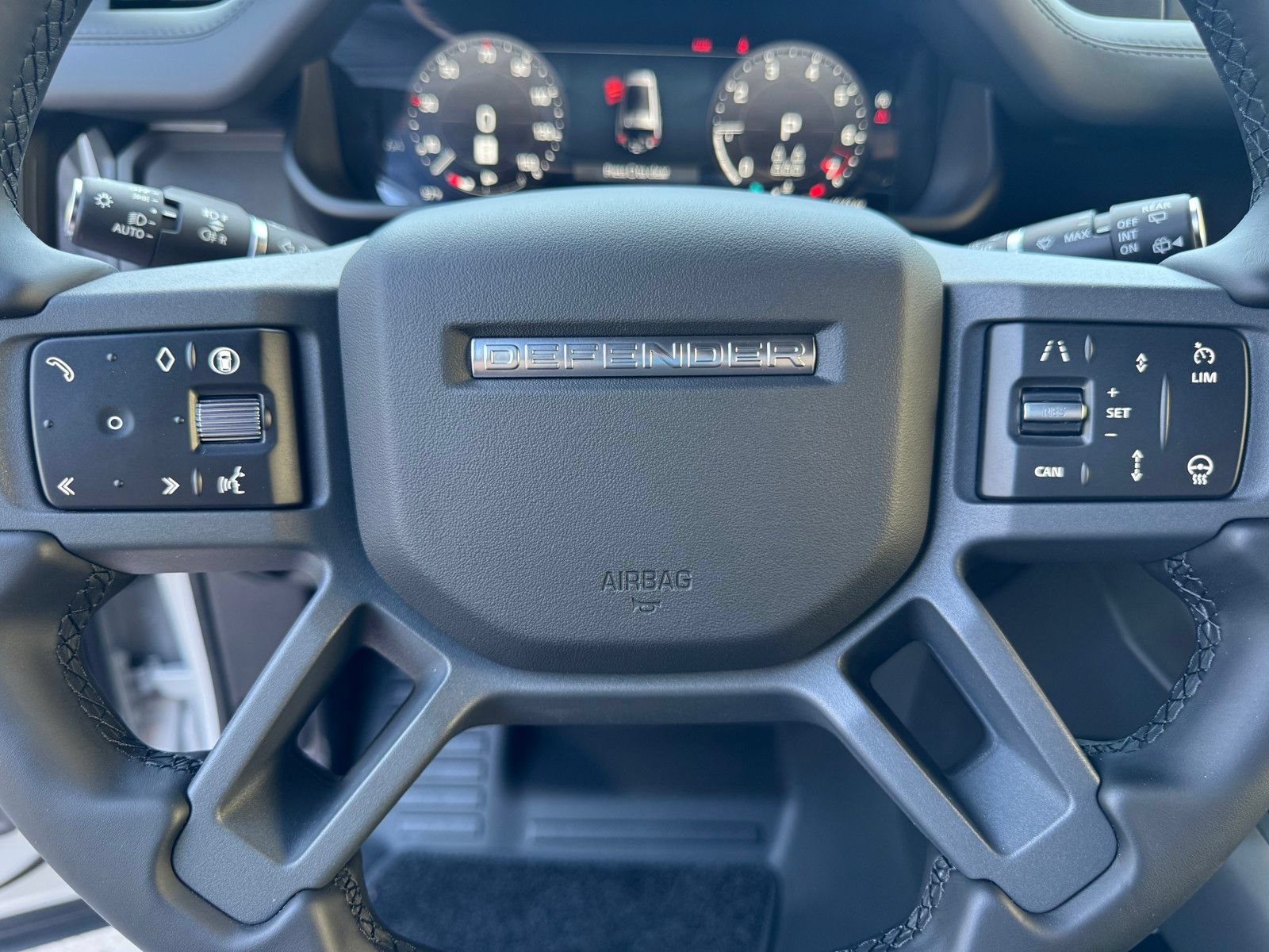 New 2026 Land Rover Defender 130 X-Dynamic SE AWD/4WD image 22