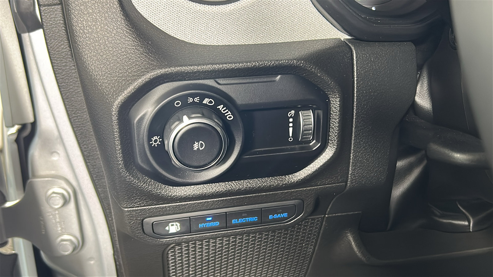 Used 2024 Jeep Wrangler Unlimited w/ Technology Group AWD/4WD image 23