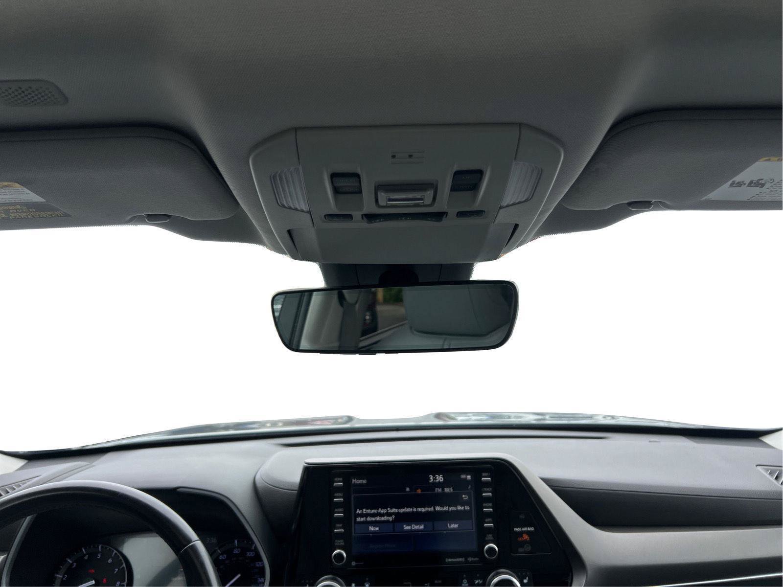 Used 2021 Toyota Highlander XLE AWD/4WD image 19