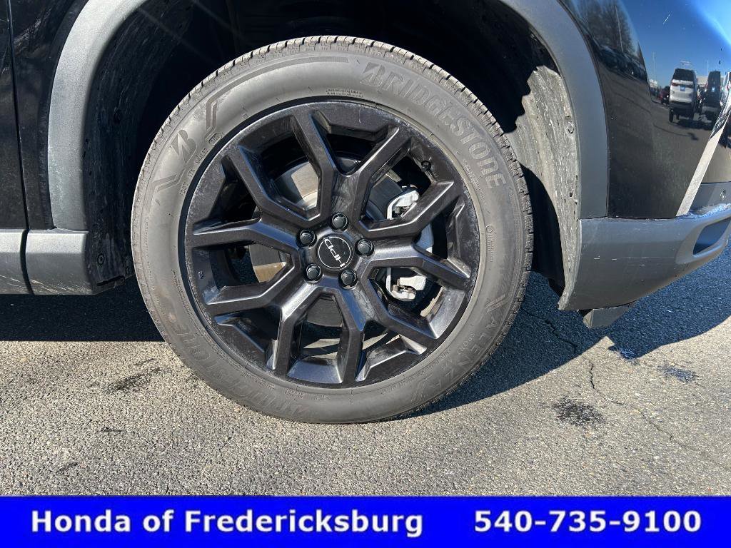 Certified 2025 Honda Pilot Touring image 15