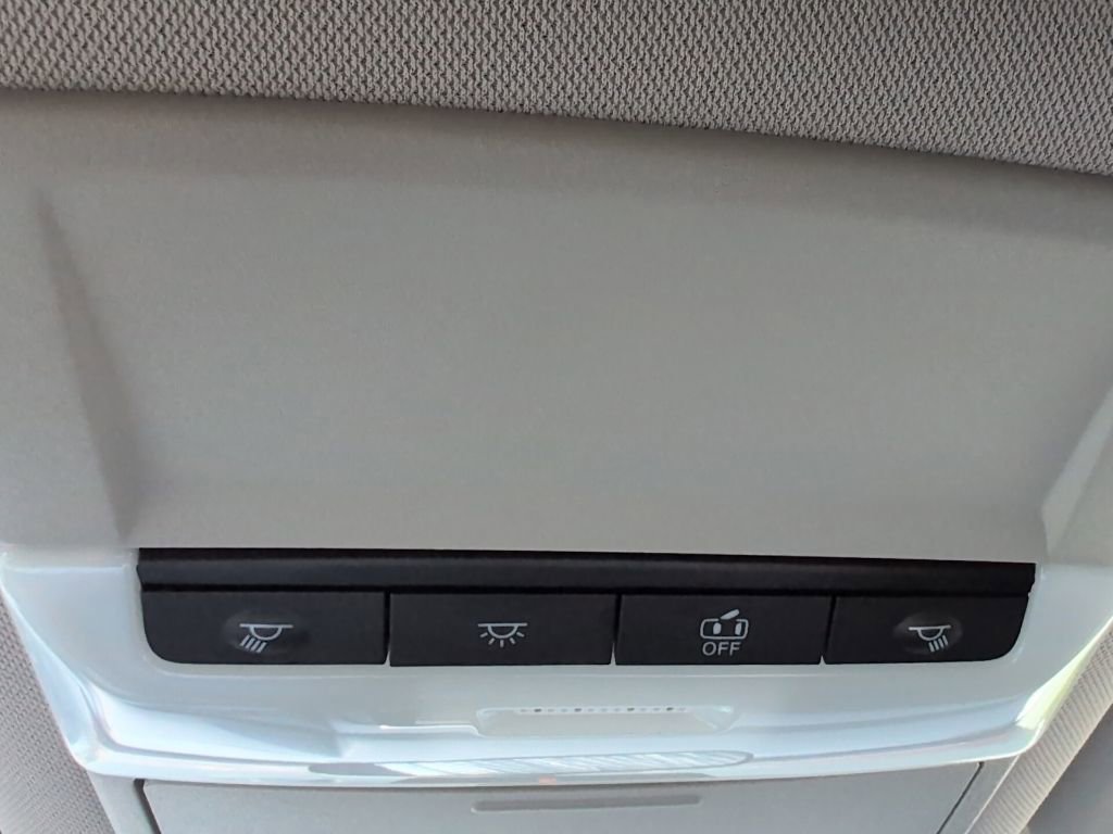 Used 2025 Nissan Rogue S AWD/4WD image 52