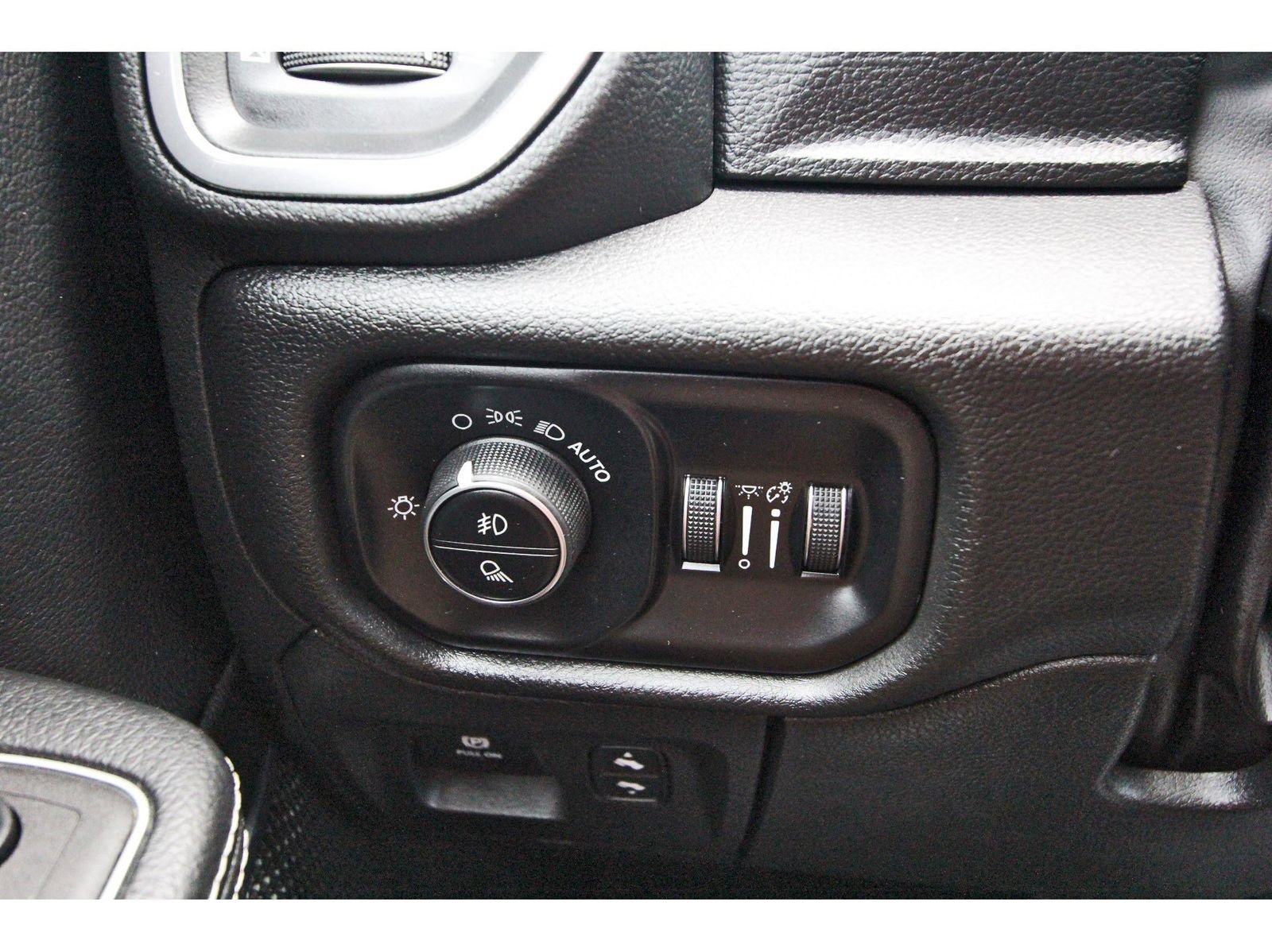 Used 2024 RAM 1500 Laramie AWD/4WD image 19