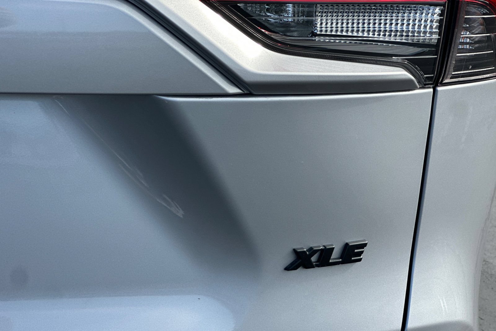 Used 2020 Toyota RAV4 XLE Premium FWD image 49