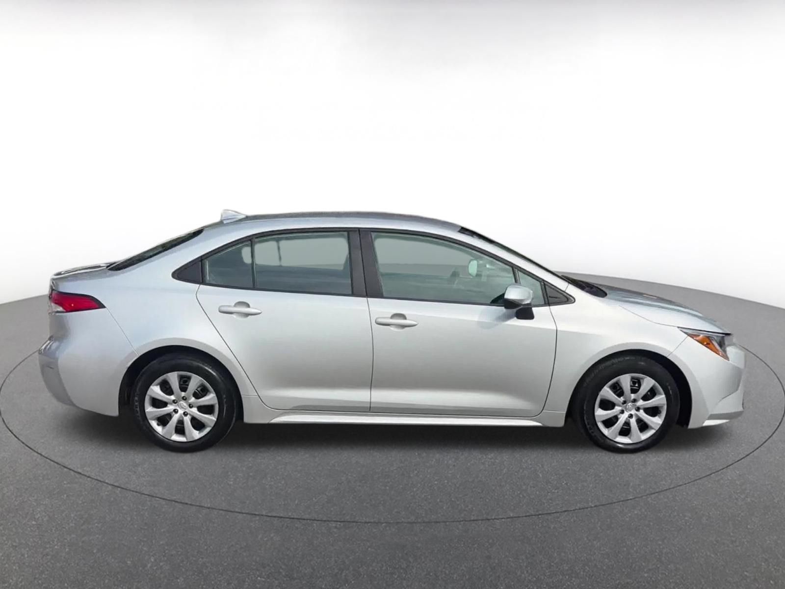 Used 2025 Toyota Corolla LE FWD image 16