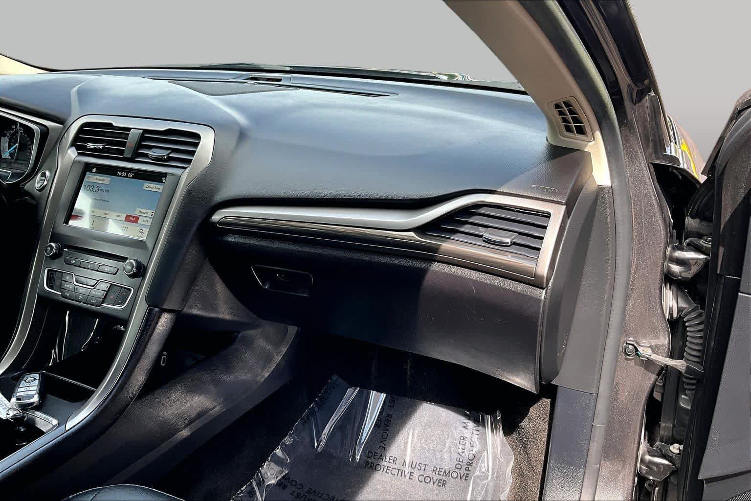 Used 2018 Ford Fusion SE w/ Fusion SE Technology Package FWD image 19