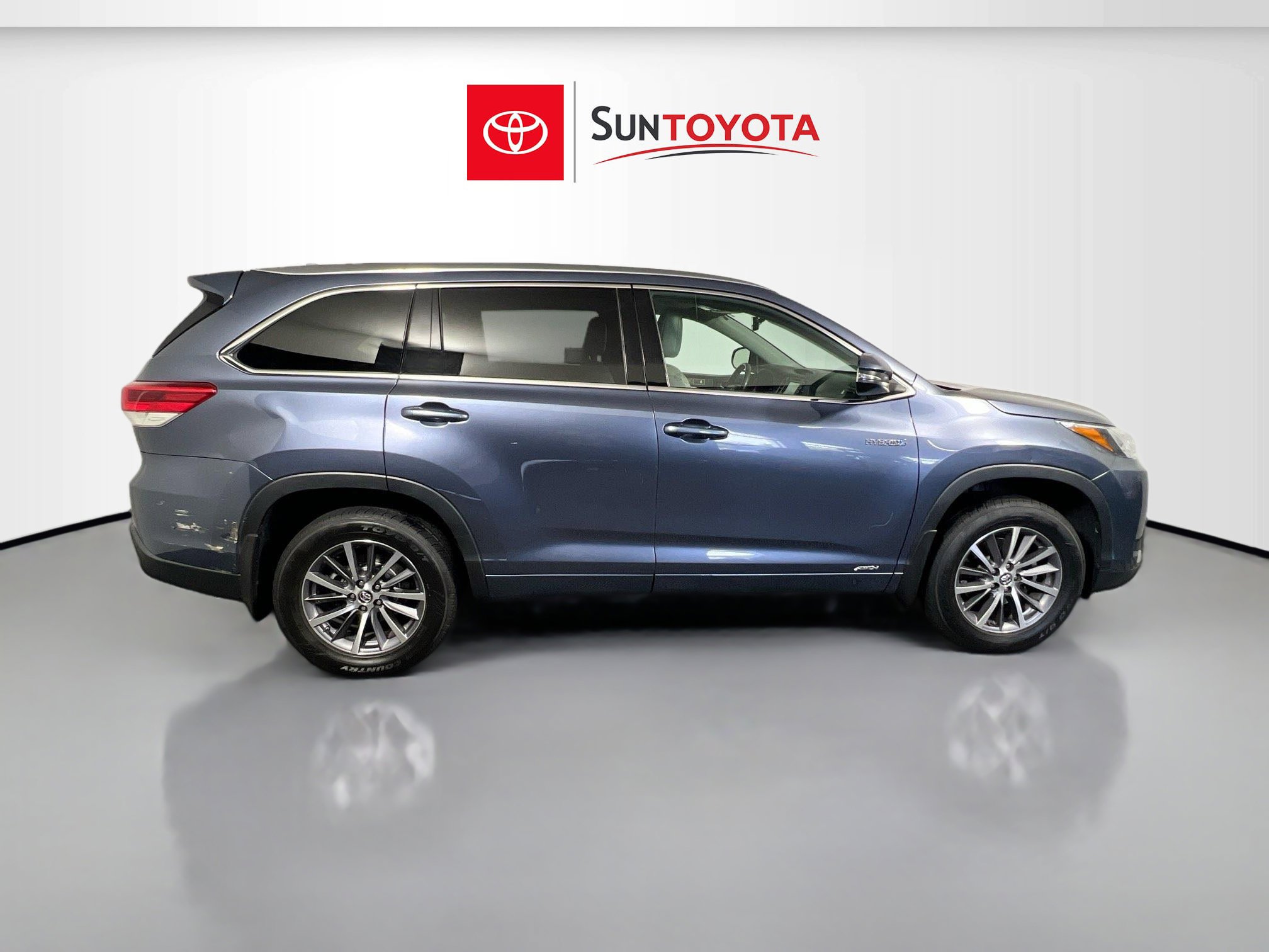 Used 2018 Toyota Highlander XLE AWD/4WD image 2