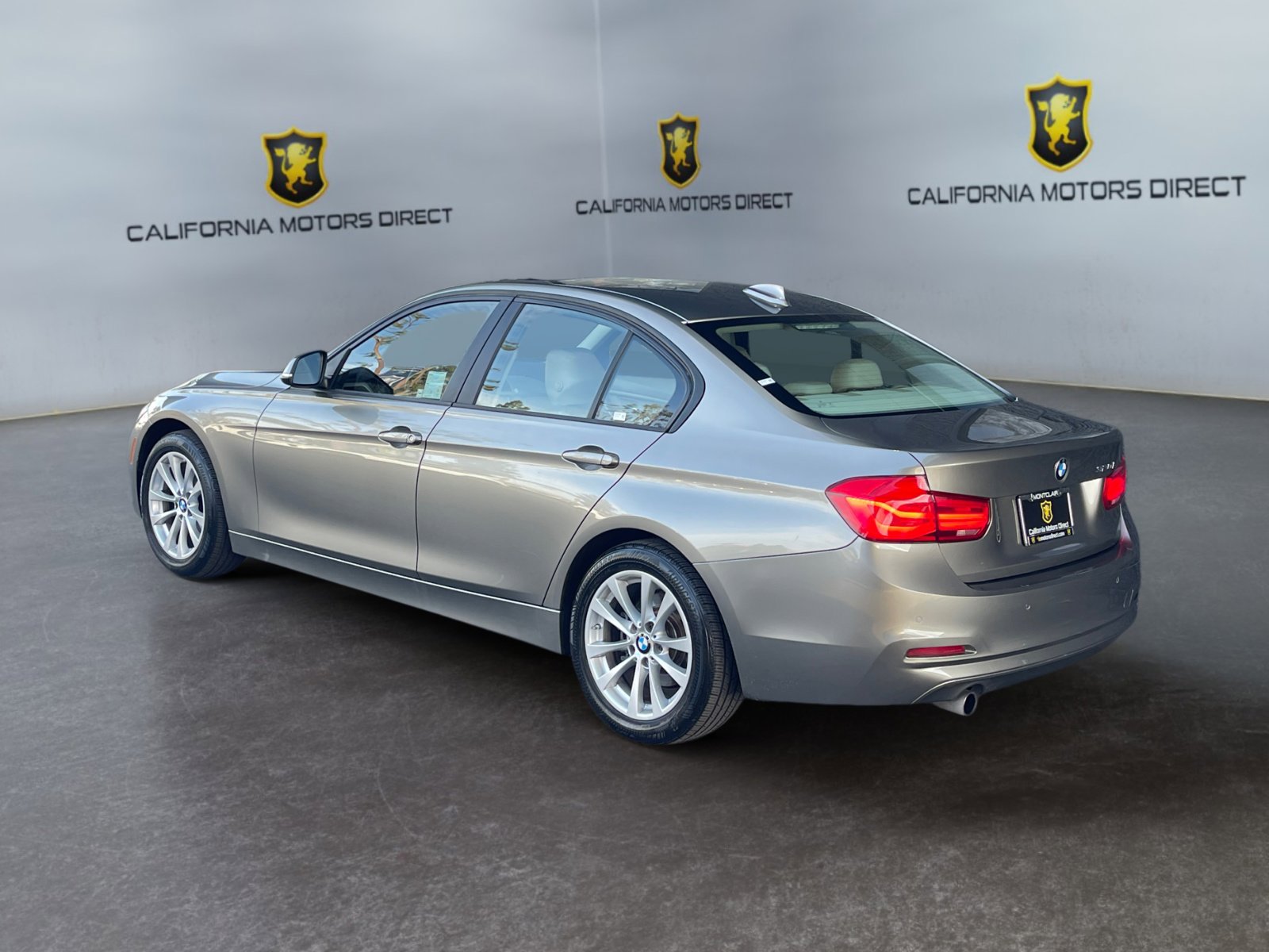 Used 2016 BMW 320i Sedan RWD image 3