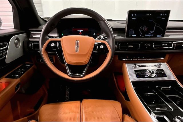 Used 2023 Lincoln Aviator Black Label w/ Class IV Trailer Tow Package image 6