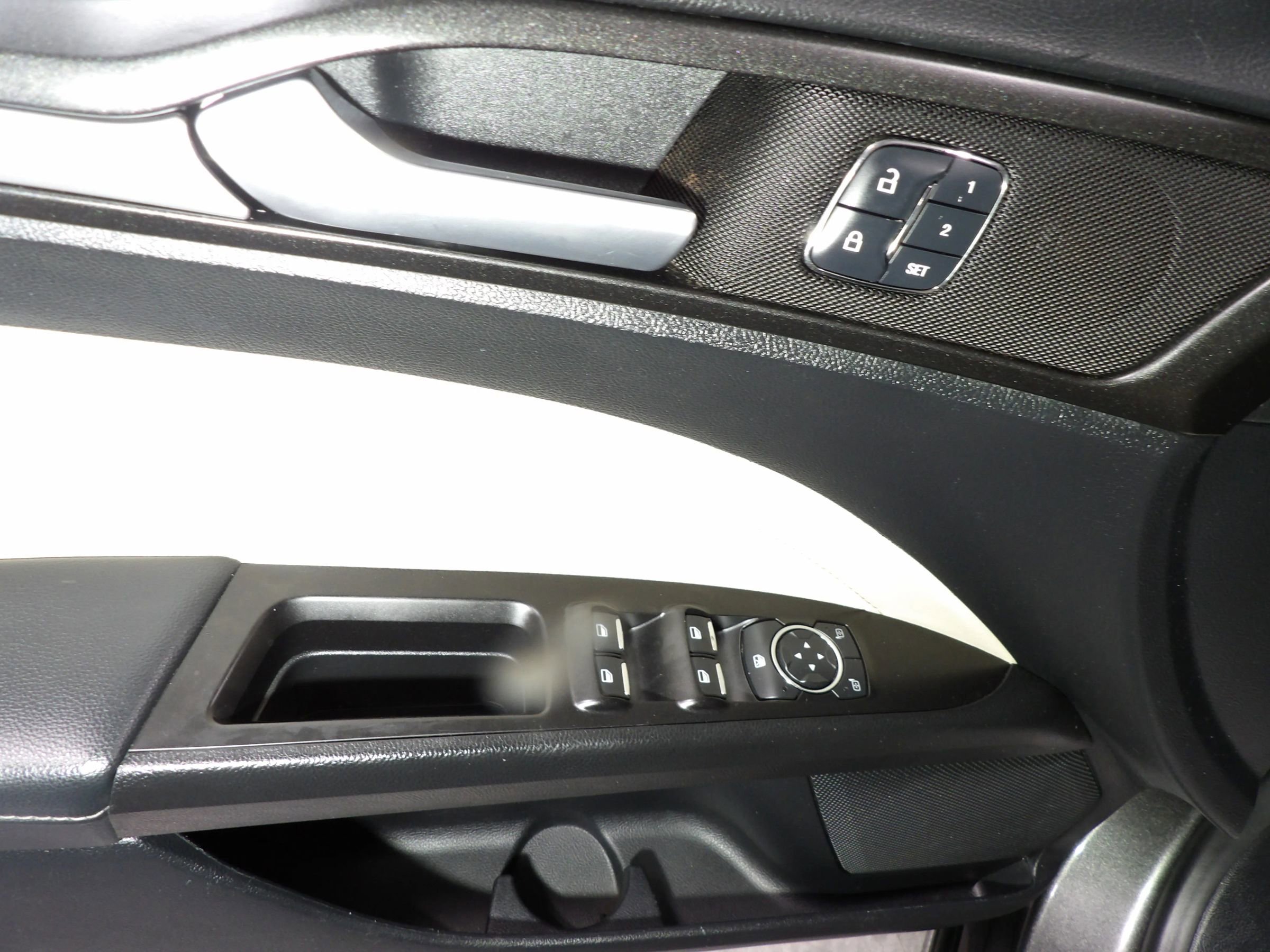 Used 2018 Ford Fusion Titanium image 9