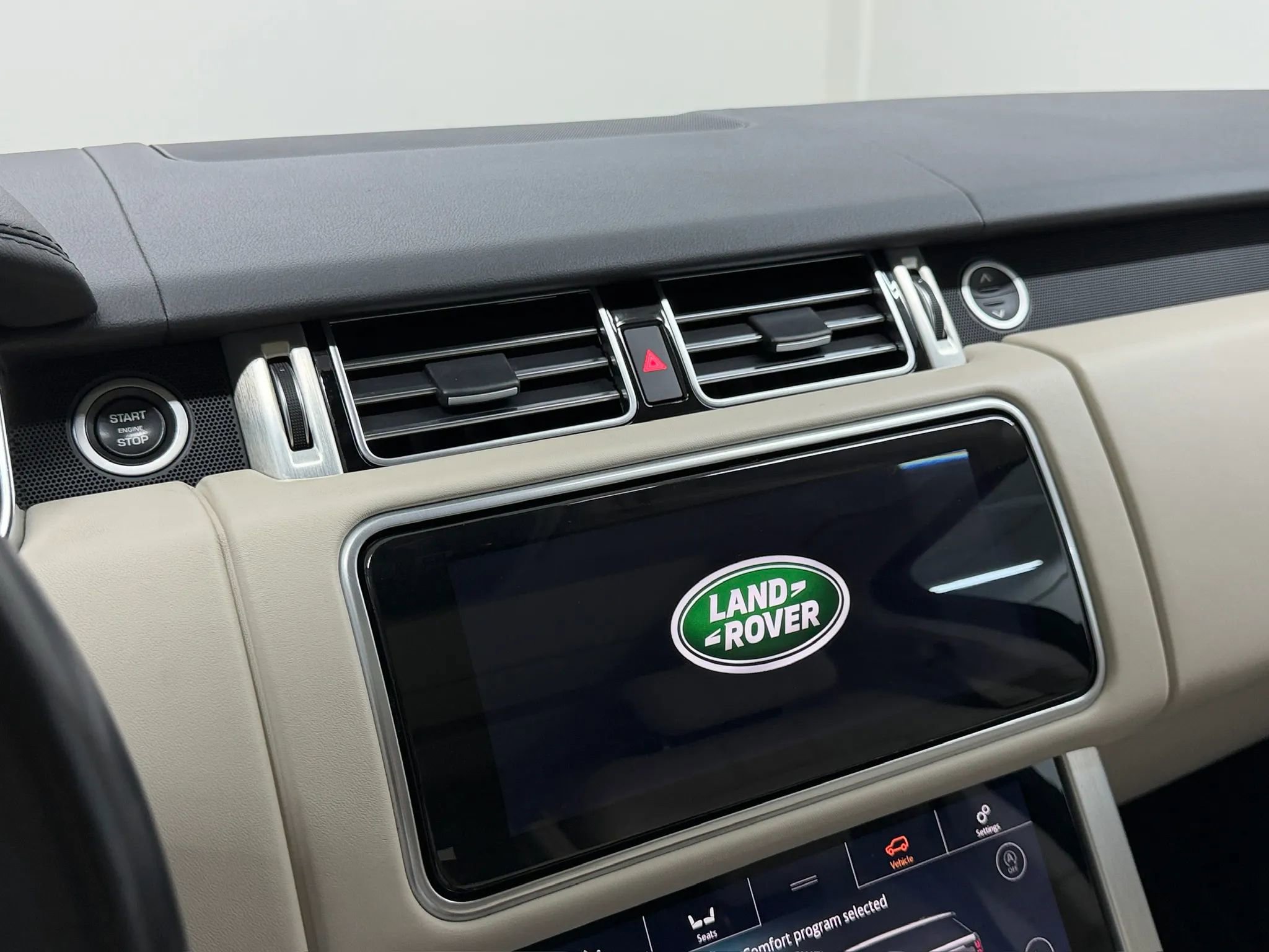 Used 2019 Land Rover Range Rover Long Wheelbase Supercharged AWD/4WD image 24