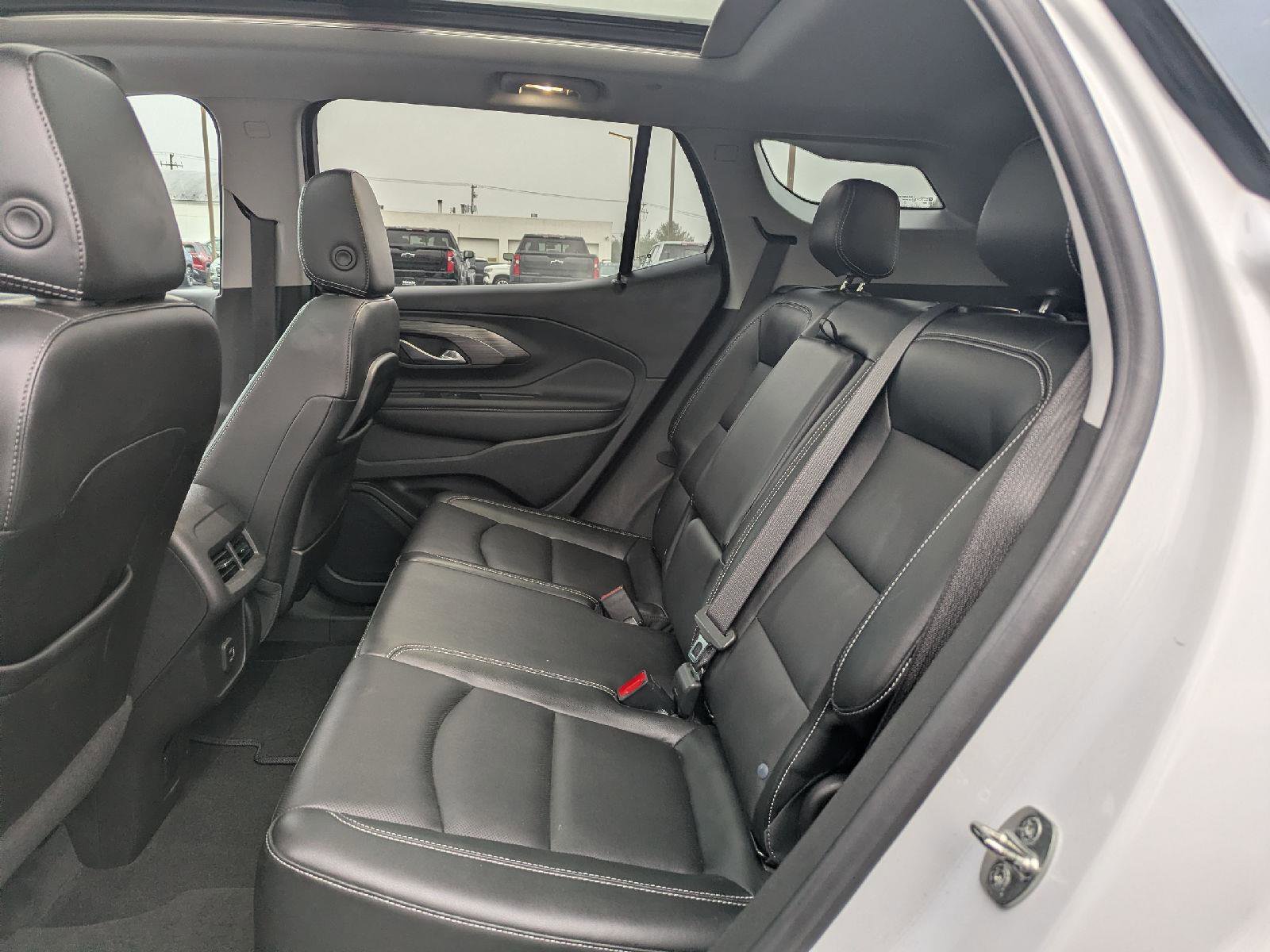 Used 2022 GMC Terrain SLT w/ Infotainment Package II image 30