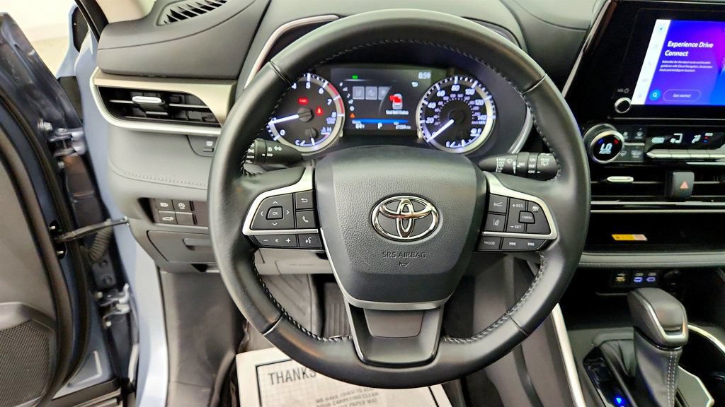 Used 2023 Toyota Highlander XLE AWD/4WD image 14