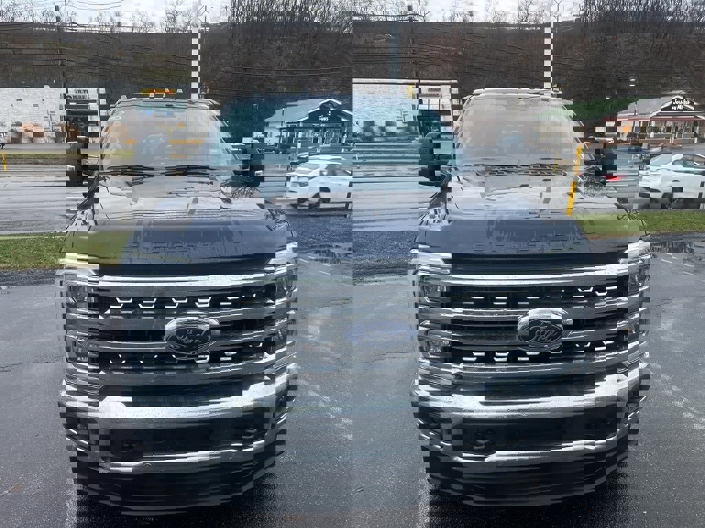 Used 2023 Ford F350 Lariat w/ Tow Technology Package image 2