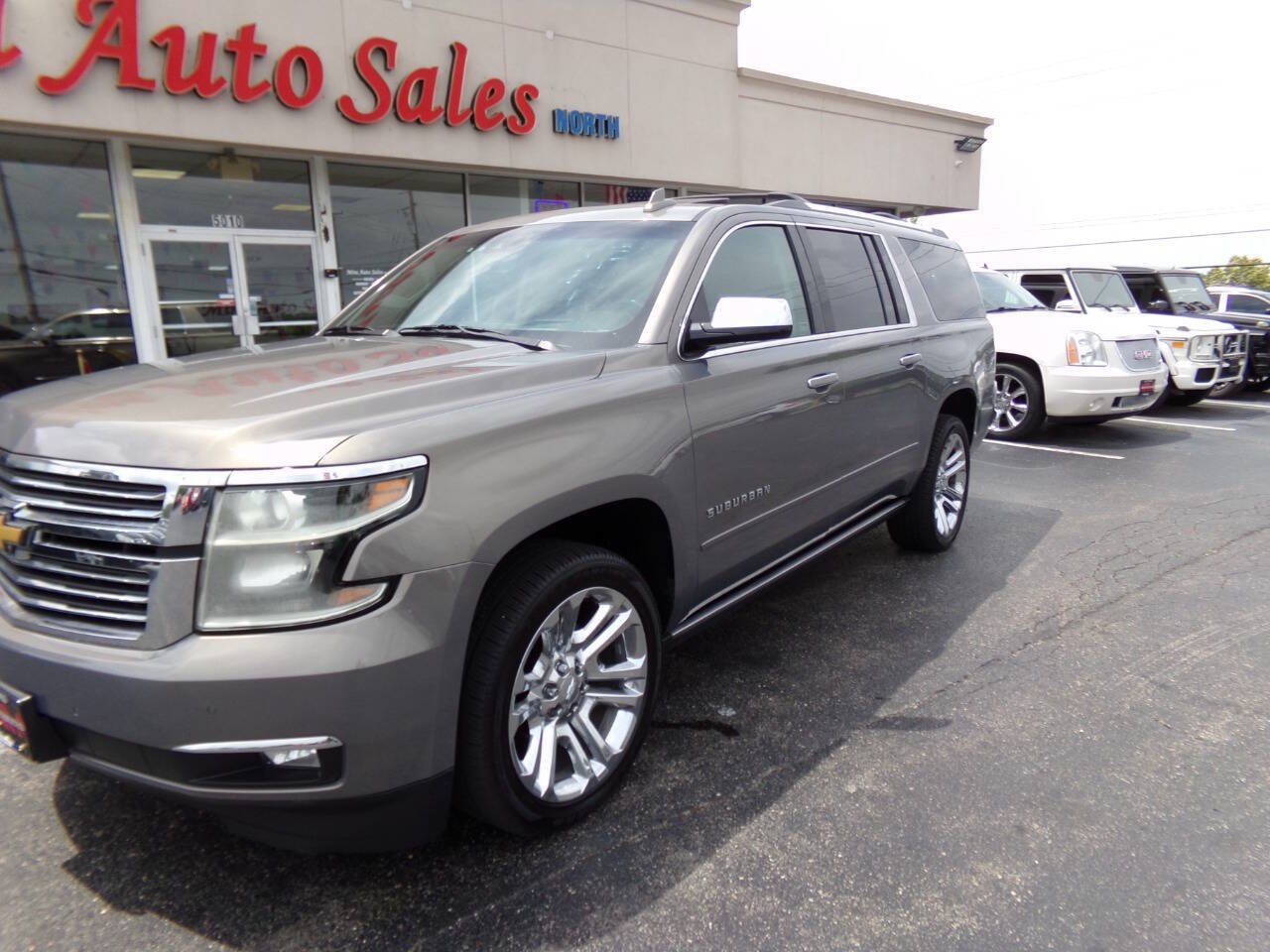 Used 2019 Chevrolet Suburban Premier w/ Premier Plus Edition AWD/4WD image 43