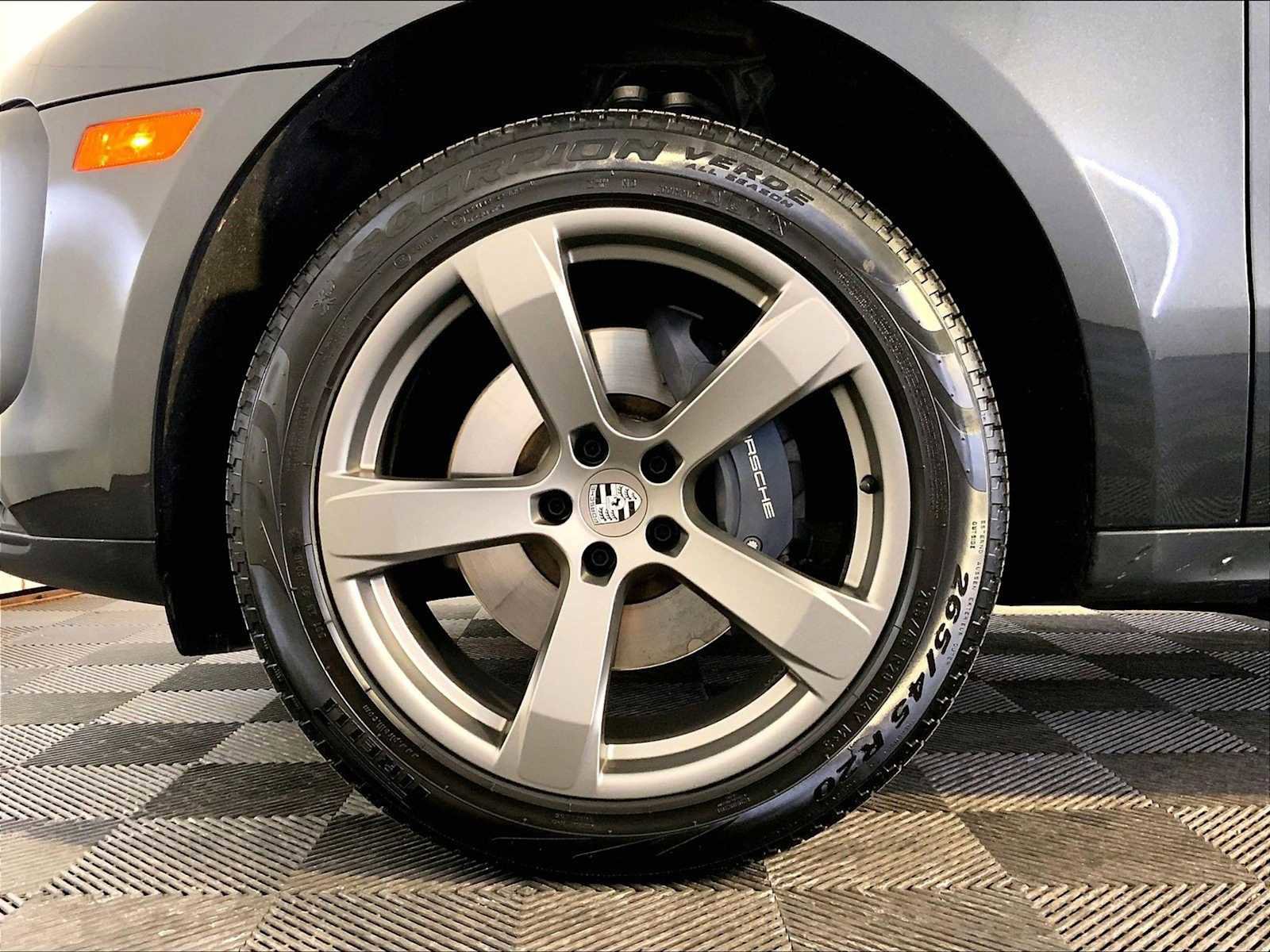 Certified 2024 Porsche Macan image 11