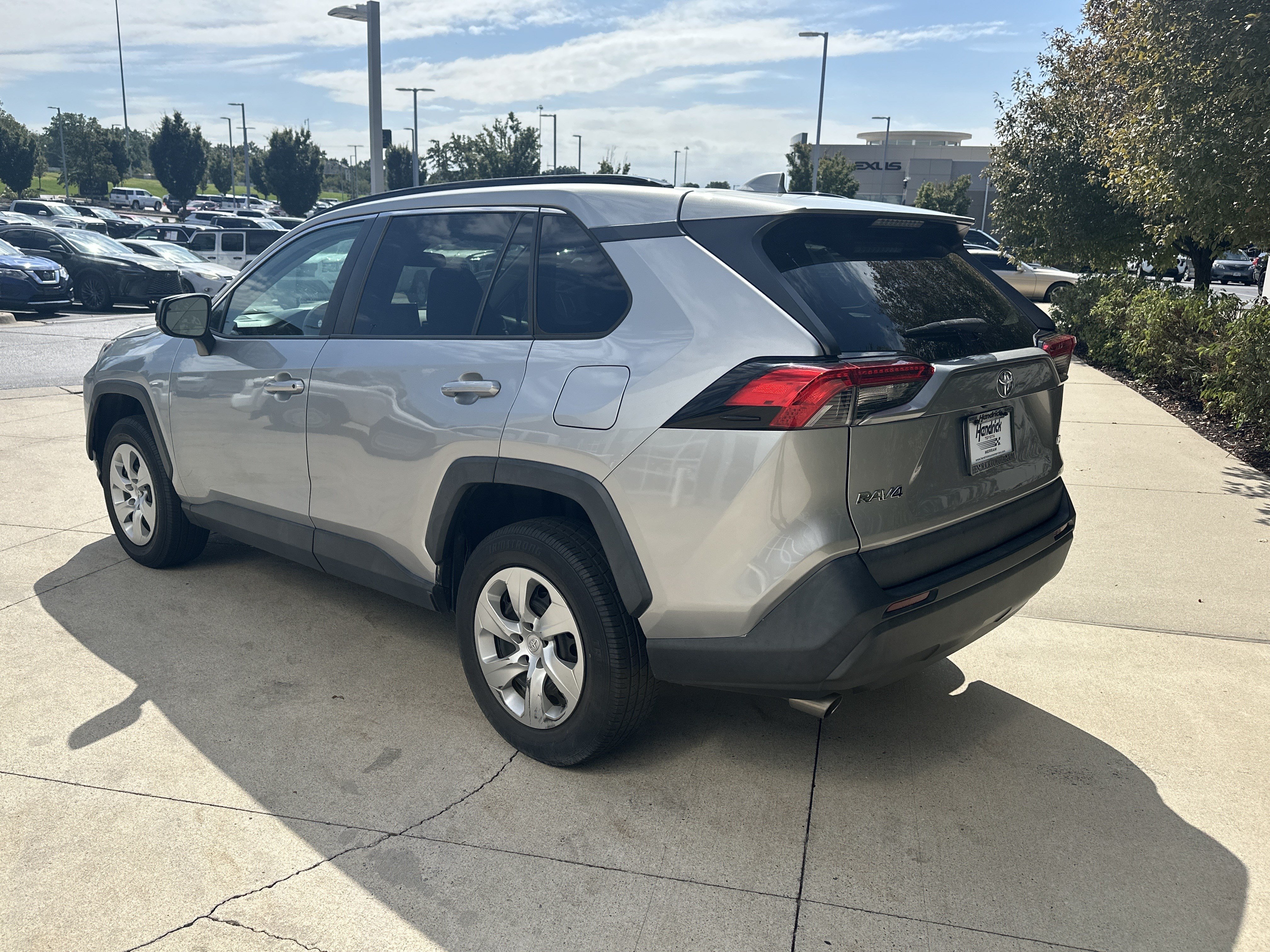 Used 2020 Toyota RAV4 LE FWD image 7
