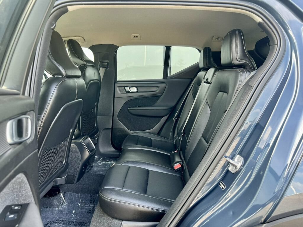 Used 2021 Volvo XC40 T4 Momentum FWD image 17