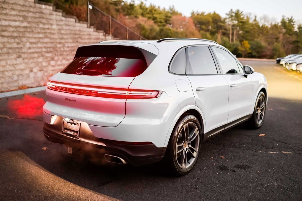 Used 2024 Porsche Cayenne image 4